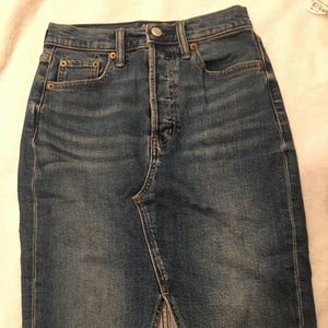 Gap Denim Pencil Skirt rare flattering button fly front slit size 00 / 24